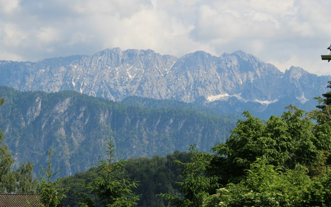 Vermietet: Schöne Dachgeschosswohnung mit Blick auf das“ Kaisergebirge“